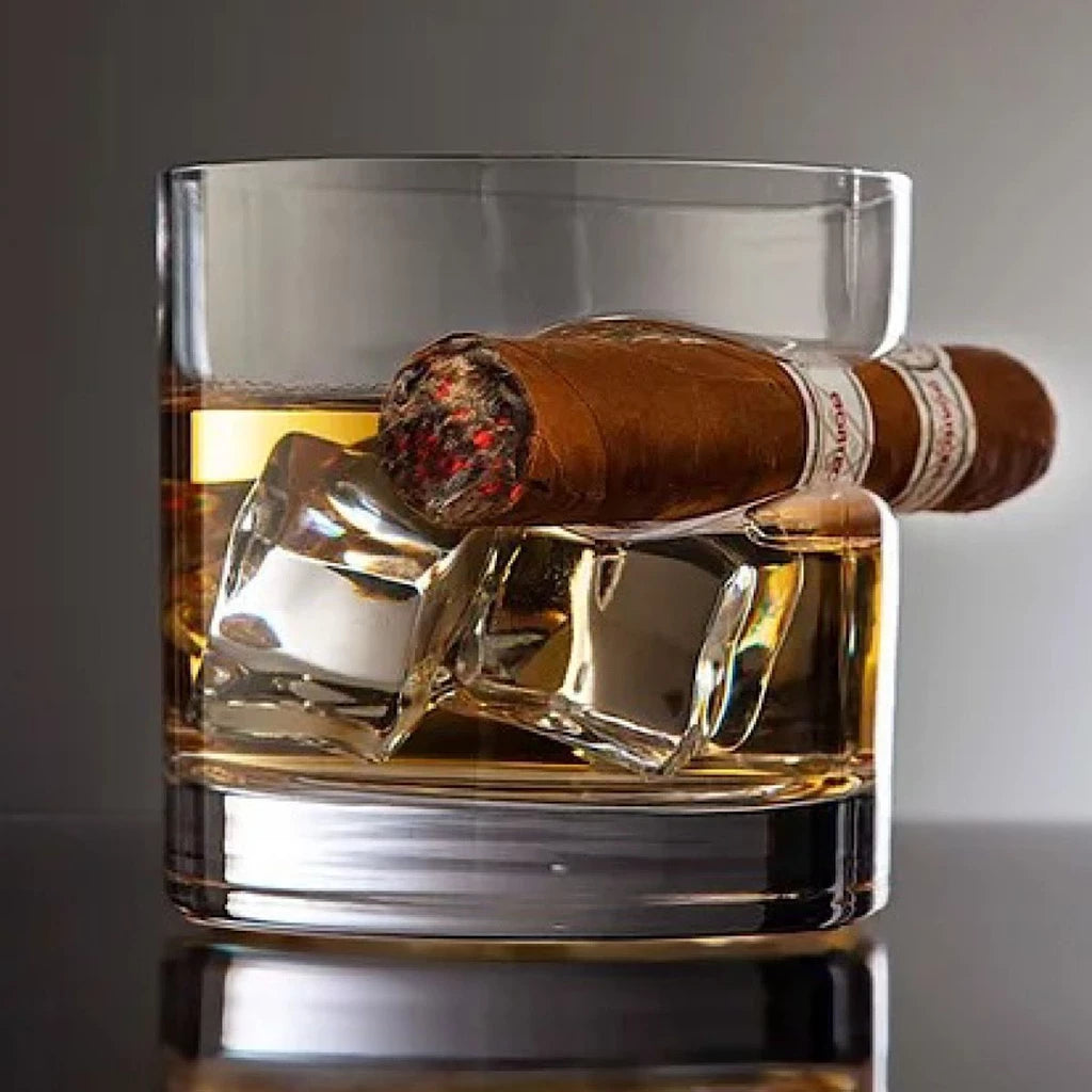 Copo de Whisky com Suporte – Design Ergonômico e Sofisticação